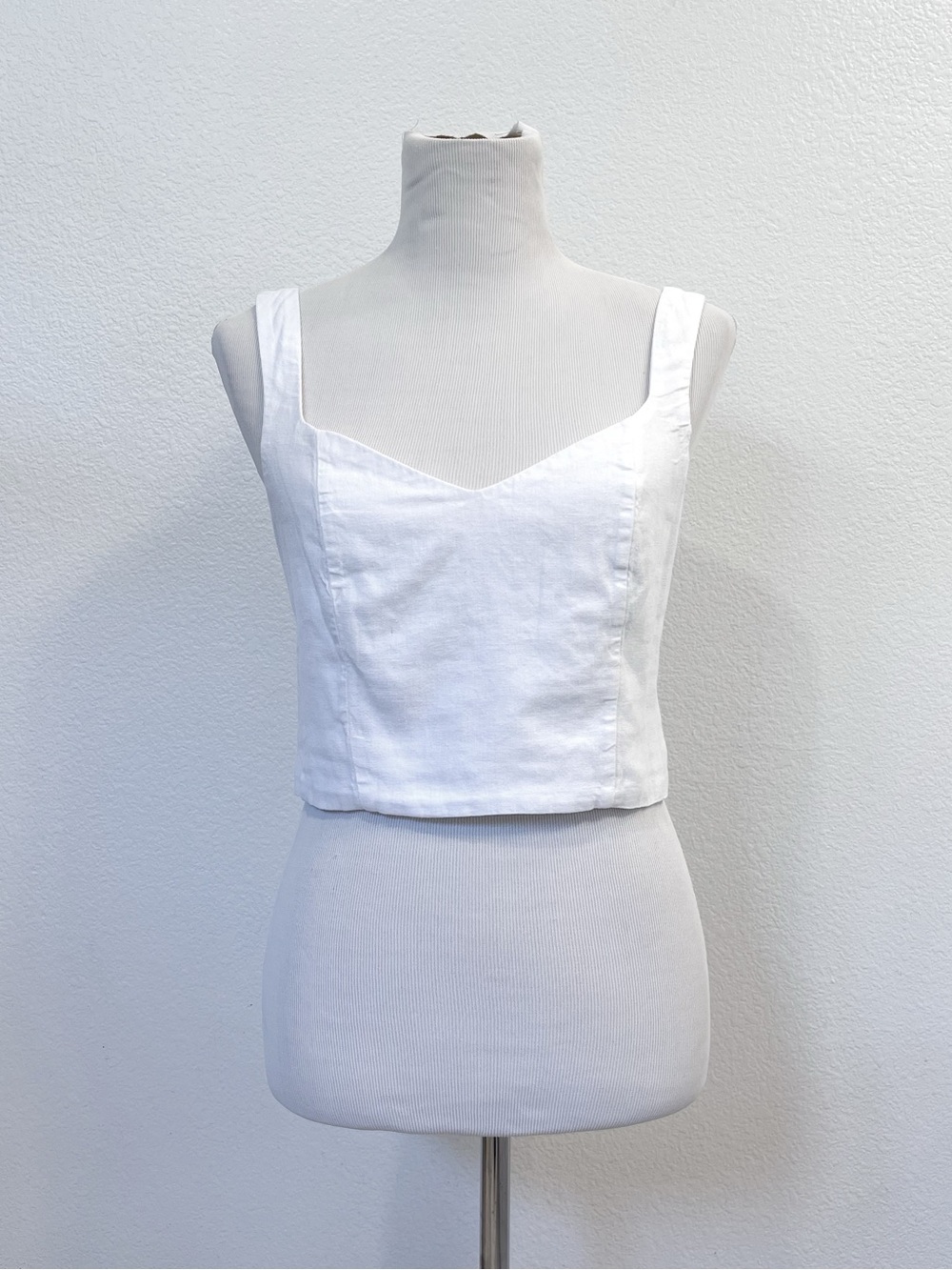 Linen Sweetheart Neckline Cropped Tank Top | A New Day, S, White | Like New